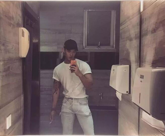 前^后^翘的痞帅长腿big筋霸，一看就很厉害的肌肉男！ - 51虹马